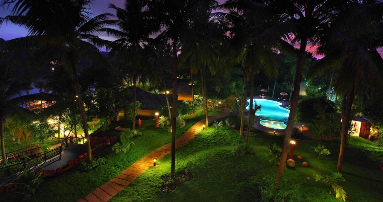 Fragrant Nature Backwater Resort & Ayurveda Spa Kollam Esterno foto