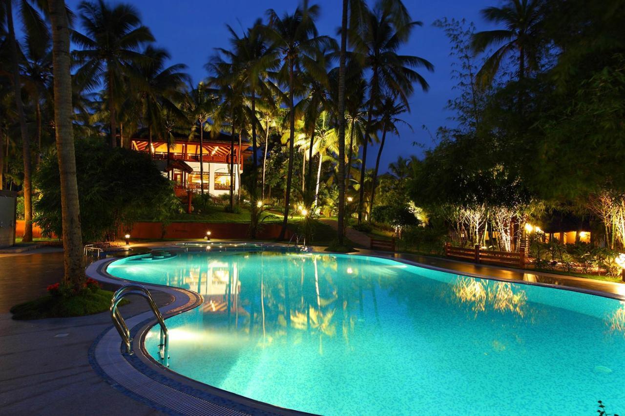 Fragrant Nature Backwater Resort & Ayurveda Spa Kollam Esterno foto