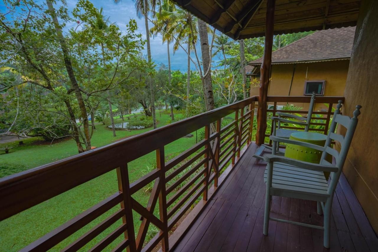 Fragrant Nature Backwater Resort & Ayurveda Spa Kollam Esterno foto