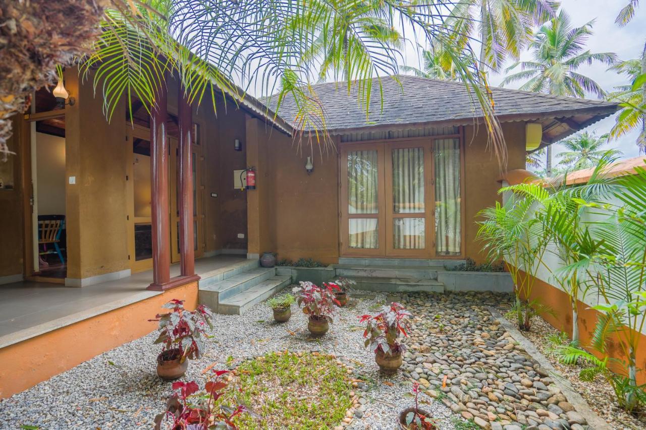 Fragrant Nature Backwater Resort & Ayurveda Spa Kollam Esterno foto
