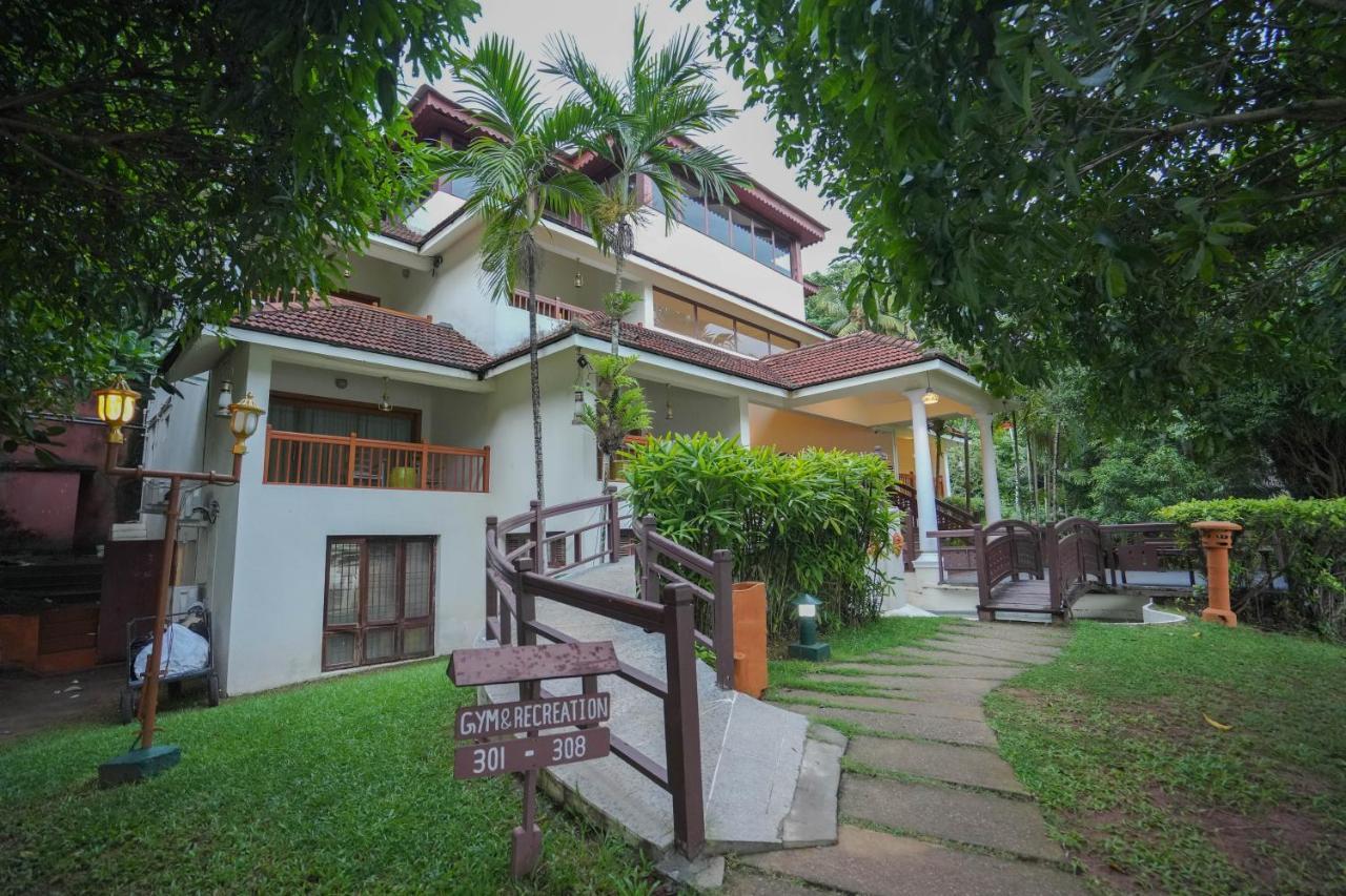 Fragrant Nature Backwater Resort & Ayurveda Spa Kollam Esterno foto