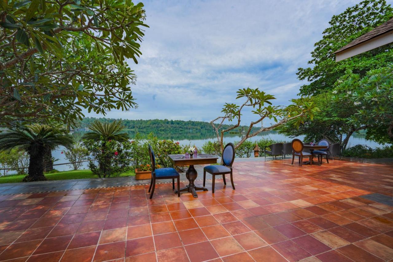 Fragrant Nature Backwater Resort & Ayurveda Spa Kollam Esterno foto