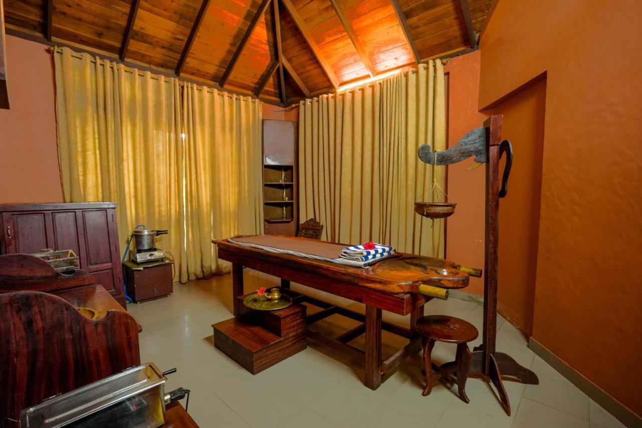 Fragrant Nature Backwater Resort & Ayurveda Spa Kollam Esterno foto