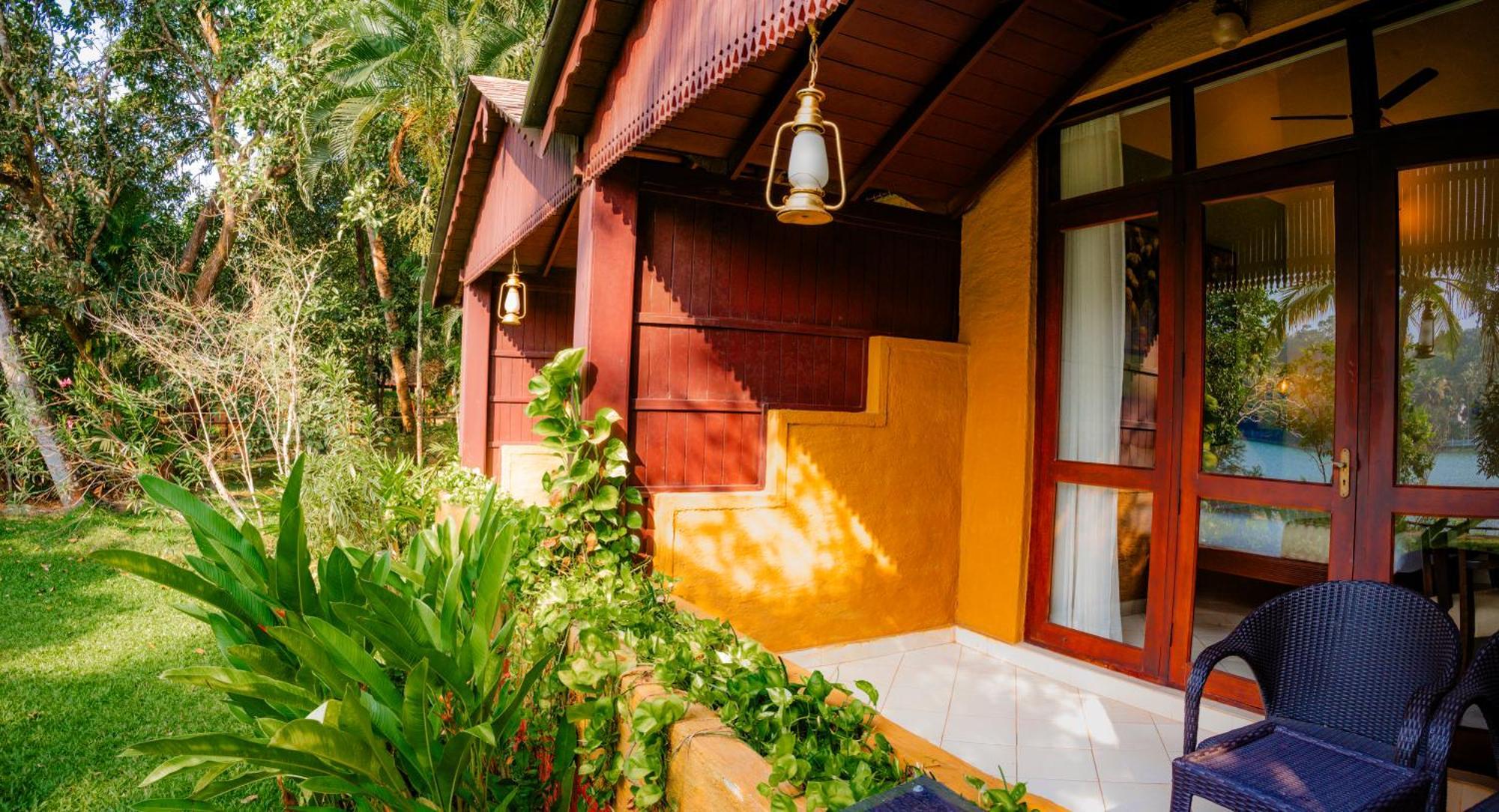 Fragrant Nature Backwater Resort & Ayurveda Spa Kollam Esterno foto