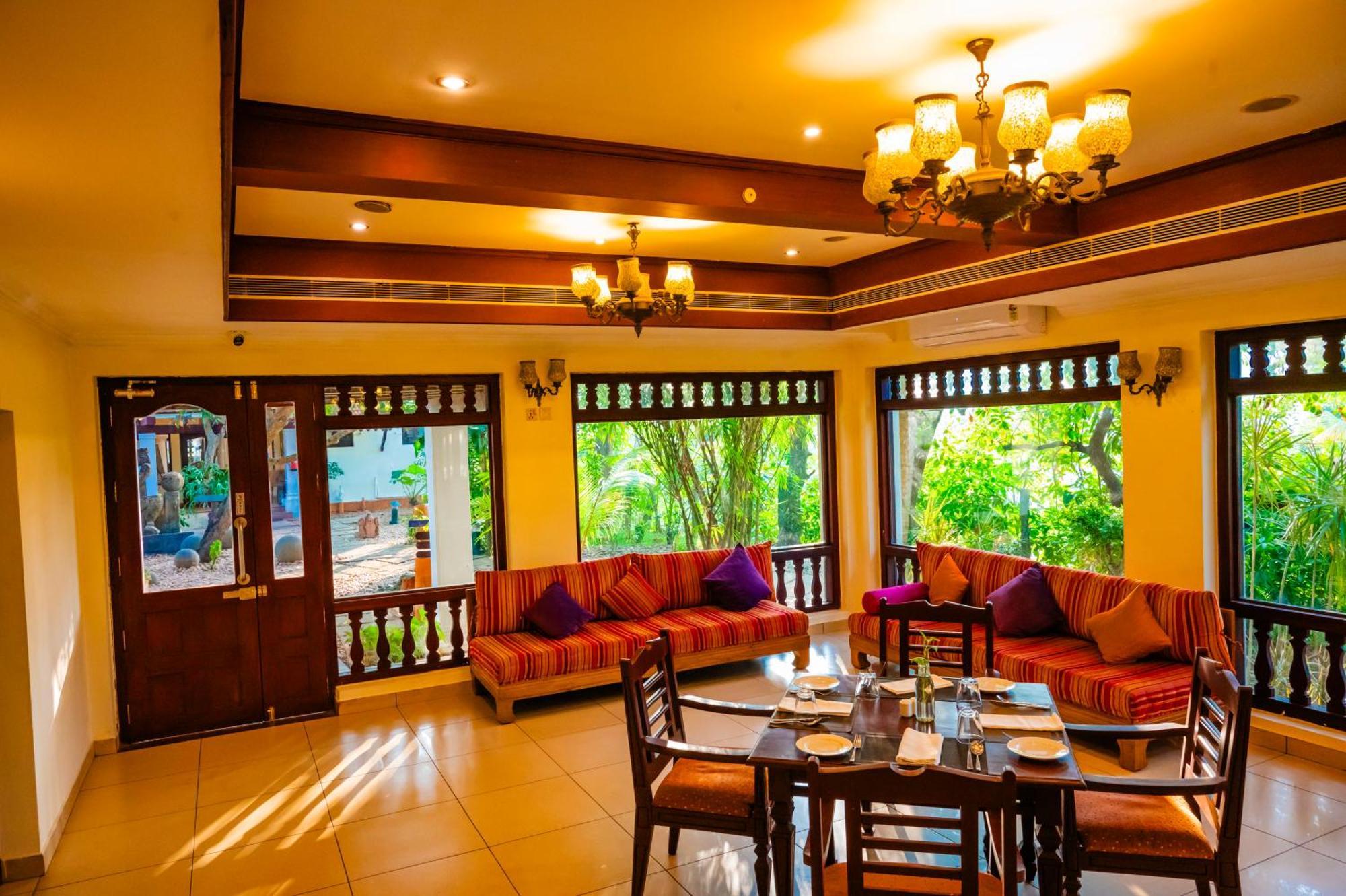 Fragrant Nature Backwater Resort & Ayurveda Spa Kollam Esterno foto