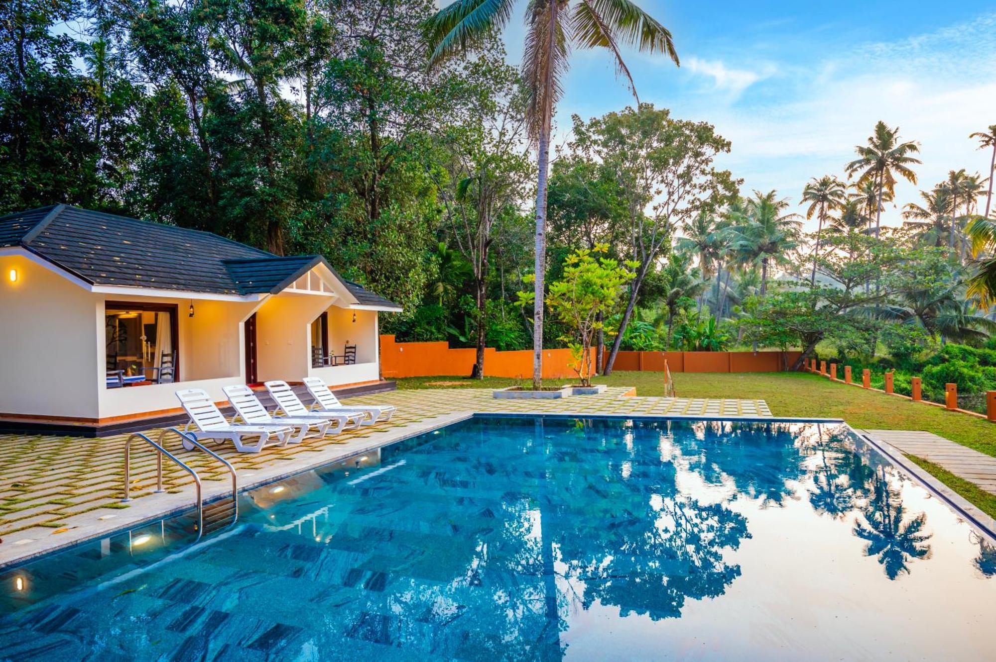 Fragrant Nature Backwater Resort & Ayurveda Spa Kollam Esterno foto