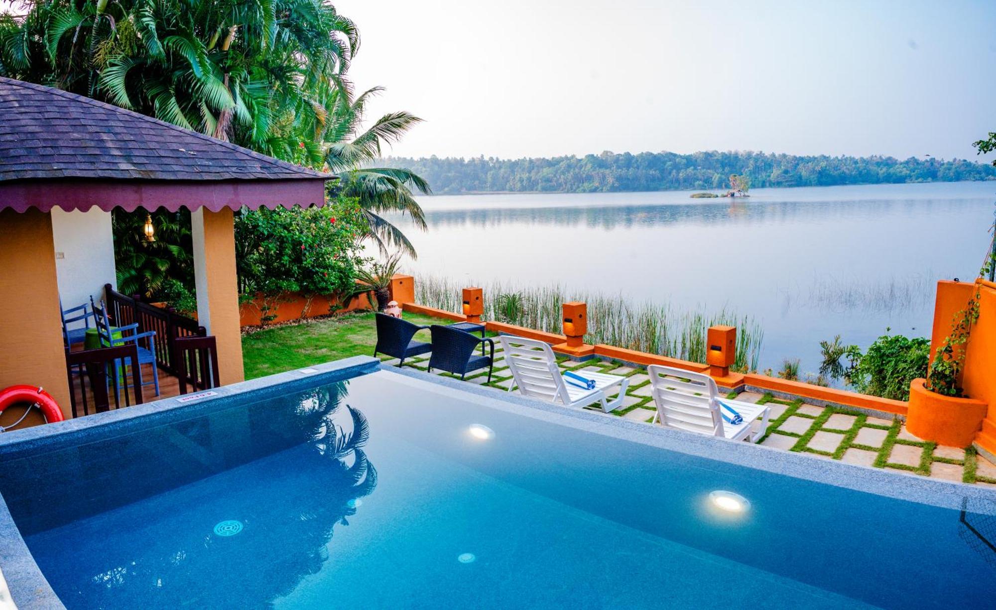Fragrant Nature Backwater Resort & Ayurveda Spa Kollam Esterno foto