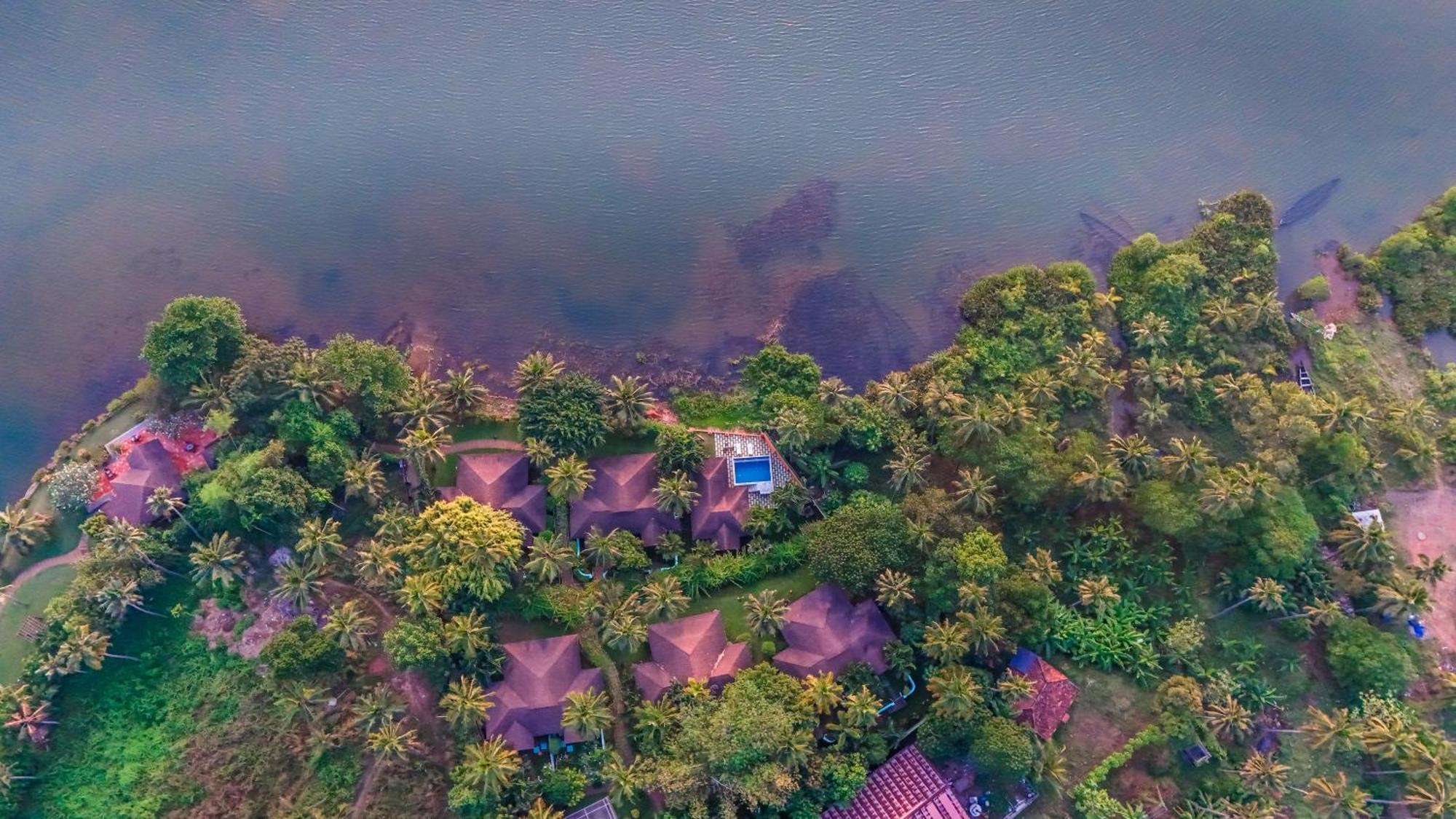 Fragrant Nature Backwater Resort & Ayurveda Spa Kollam Esterno foto