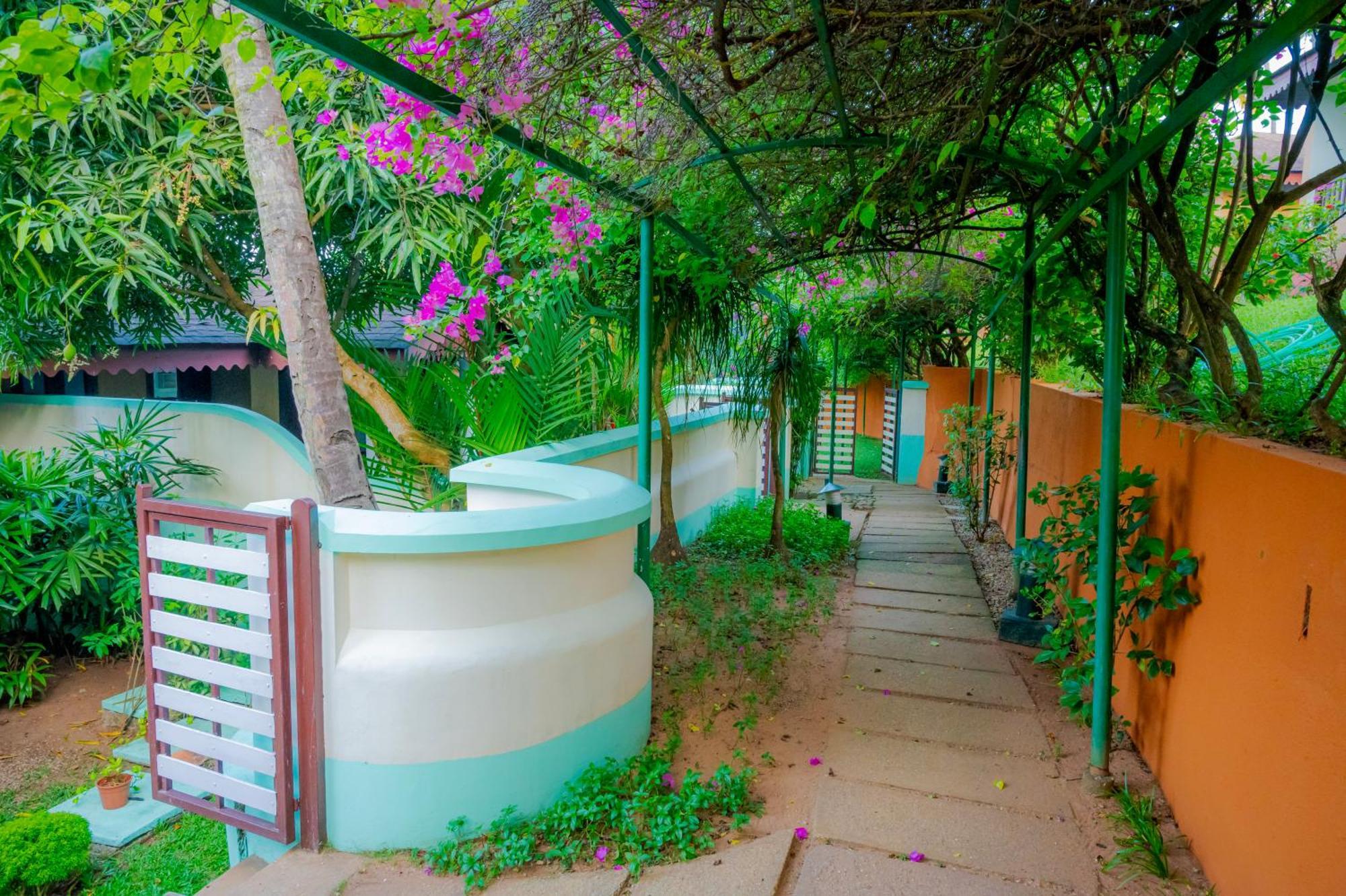Fragrant Nature Backwater Resort & Ayurveda Spa Kollam Esterno foto
