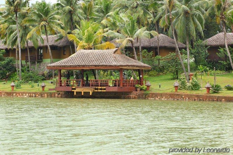 Fragrant Nature Backwater Resort & Ayurveda Spa Kollam Esterno foto