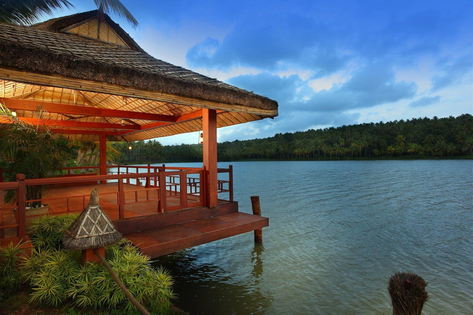Fragrant Nature Backwater Resort & Ayurveda Spa Kollam Esterno foto