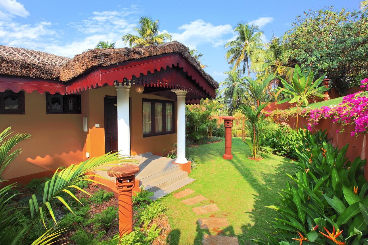 Fragrant Nature Backwater Resort & Ayurveda Spa Kollam Esterno foto